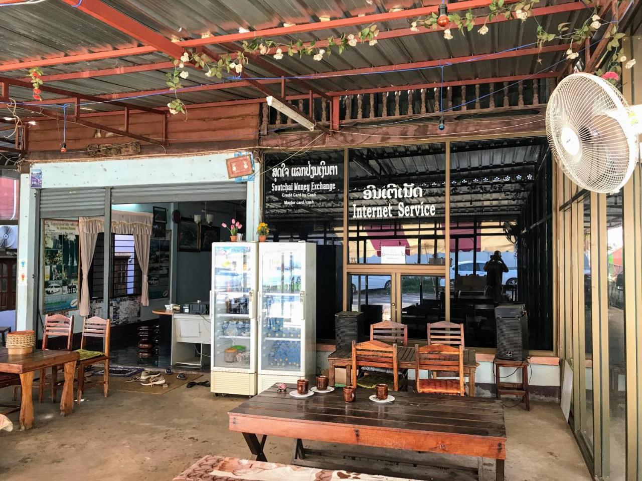 Soutchai Hostel And Tour Company Pakse Buitenkant foto
