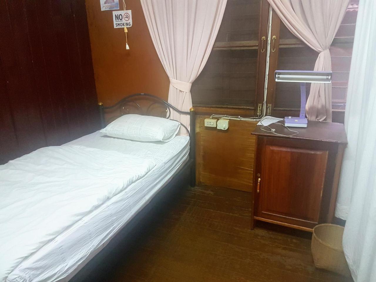Soutchai Hostel And Tour Company Pakse Buitenkant foto
