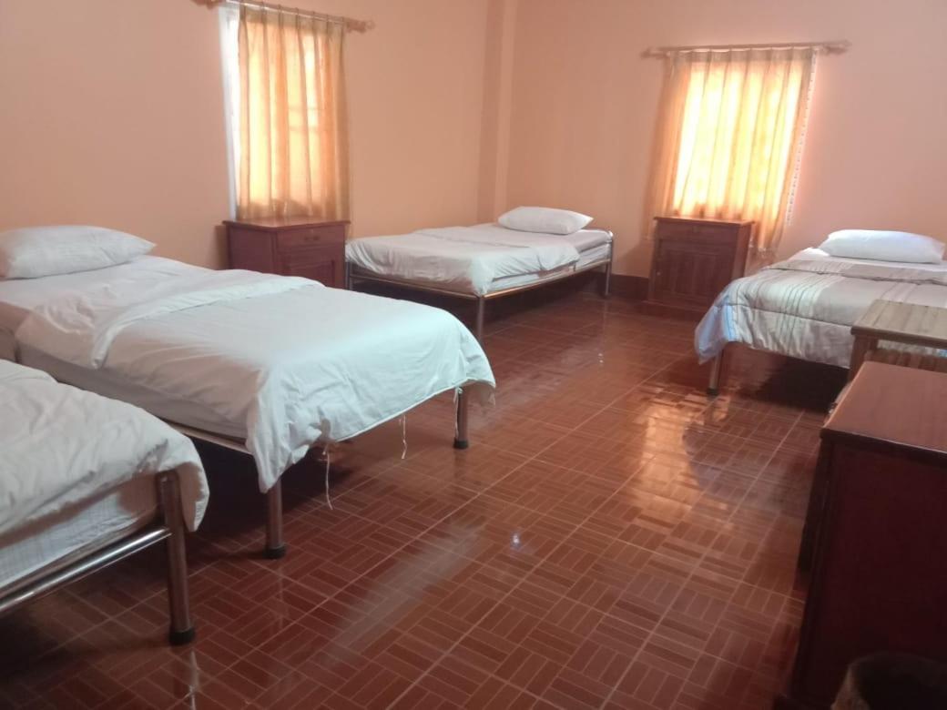 Soutchai Hostel And Tour Company Pakse Buitenkant foto