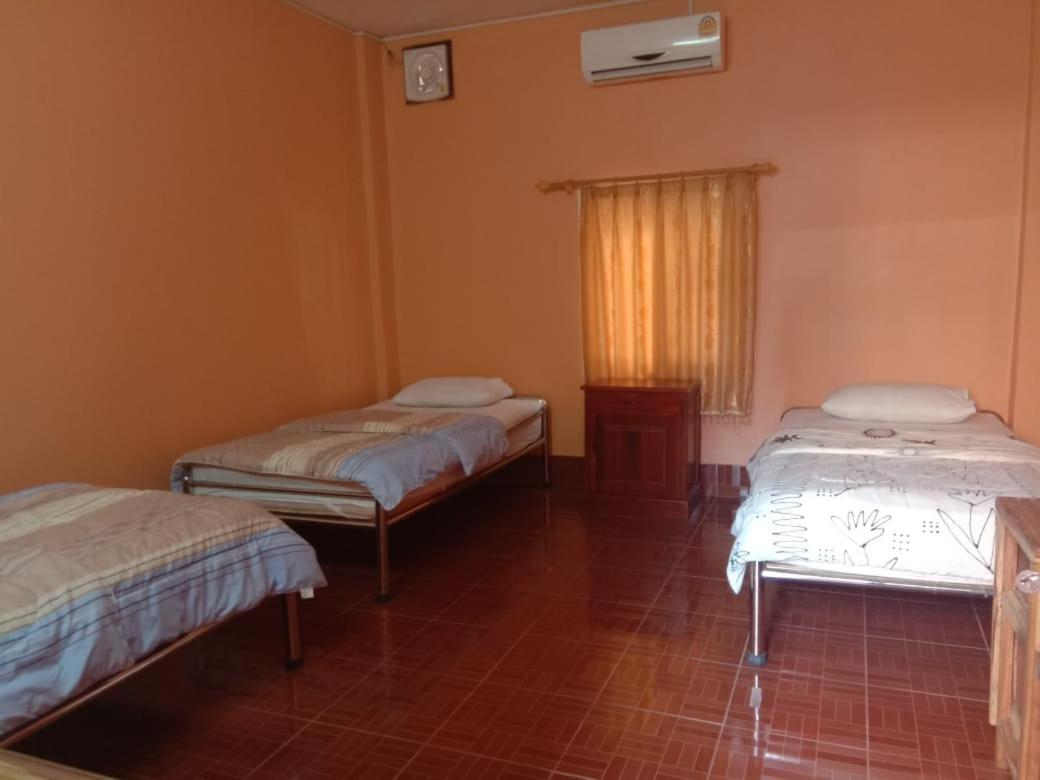 Soutchai Hostel And Tour Company Pakse Buitenkant foto