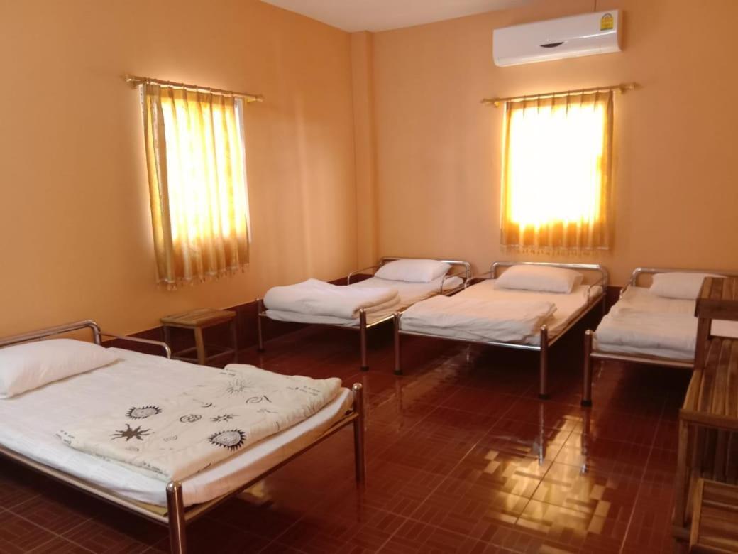 Soutchai Hostel And Tour Company Pakse Buitenkant foto