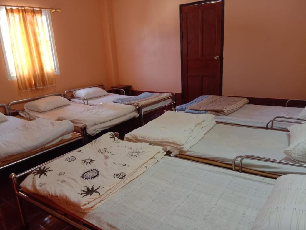 Soutchai Hostel And Tour Company Pakse Buitenkant foto
